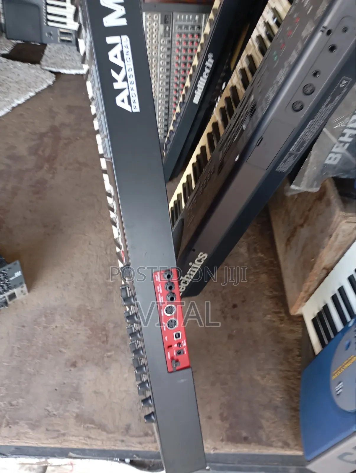 Akai Mpk261