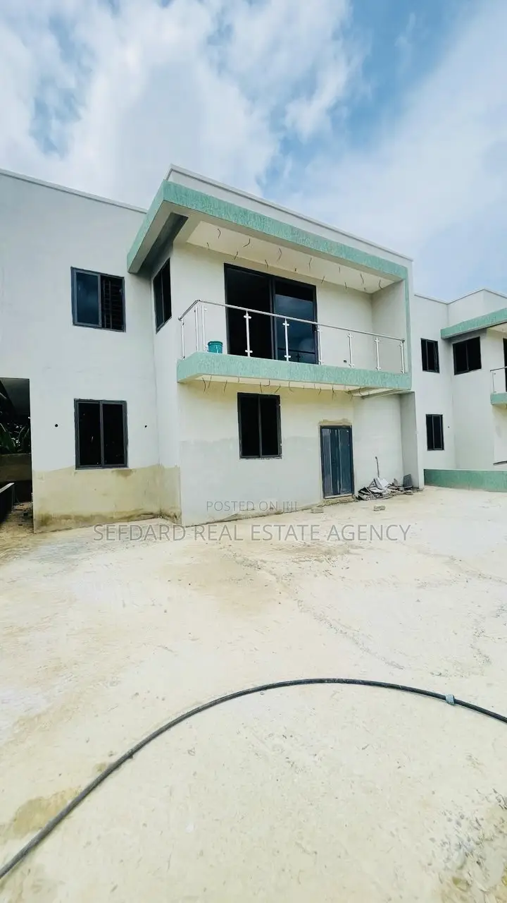 4bdrm Duplex in Sefdard Properties, Achimota for sale