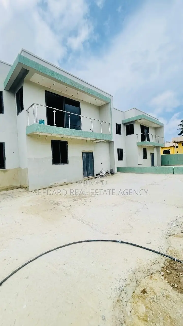 4bdrm Duplex in Sefdard Properties, Achimota for sale