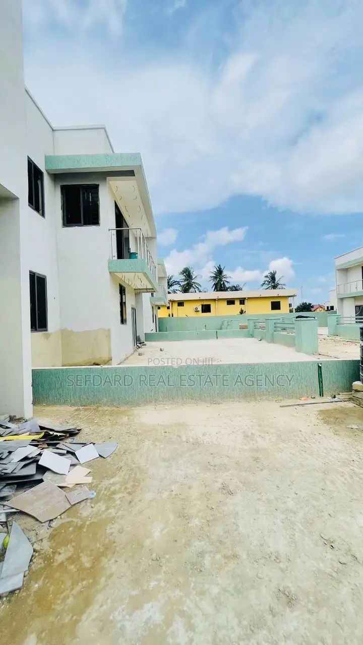 4bdrm Duplex in Sefdard Properties, Achimota for sale
