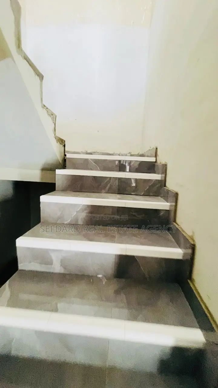 4bdrm Duplex in Sefdard Properties, Achimota for sale