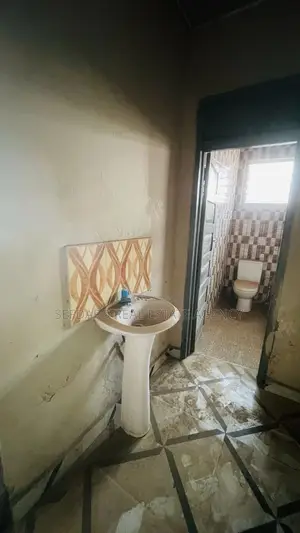 7bdrm House in Sefdard Properties, Mile 7 for sale