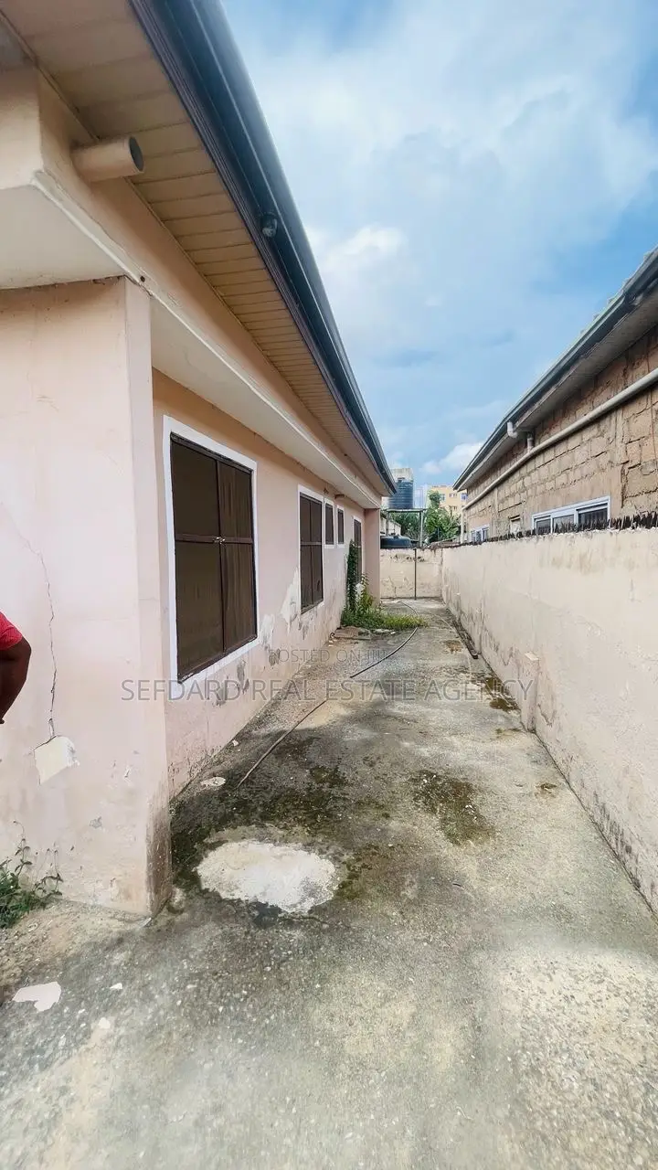 7bdrm House in Sefdard Properties, Mile 7 for sale