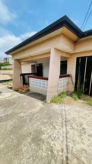 7bdrm House in Sefdard Properties, Mile 7 for sale