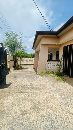 7bdrm House in Sefdard Properties, Mile 7 for sale