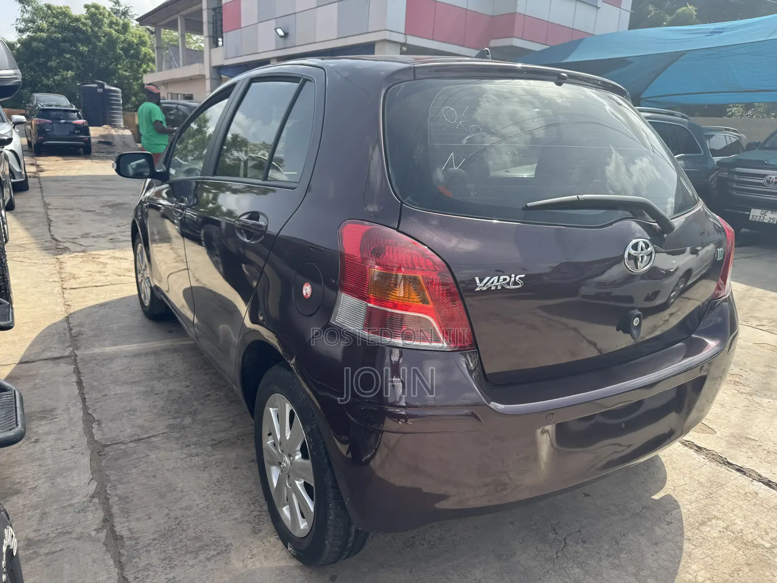 Toyota Yaris LE Hatchback 5dr 2012