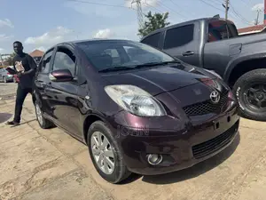 Toyota Yaris LE Hatchback 5dr 2012
