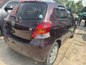 Toyota Yaris LE Hatchback 5dr 2012
