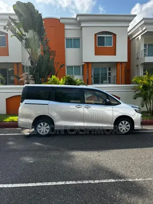 Toyota Voxy 2016 Silver