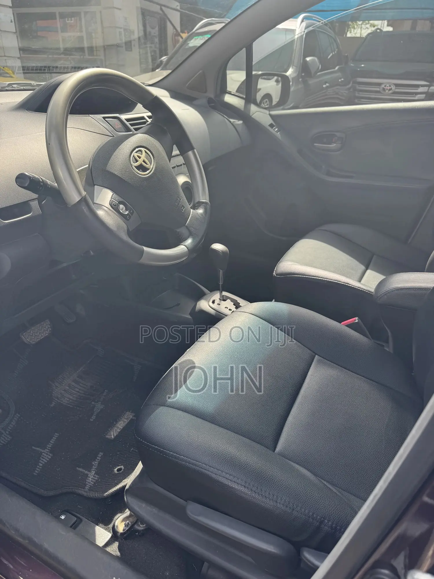 Toyota Yaris LE Hatchback 5dr 2012