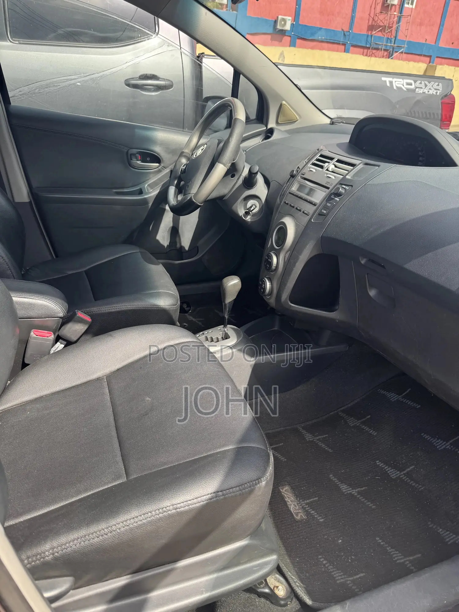 Toyota Yaris LE Hatchback 5dr 2012
