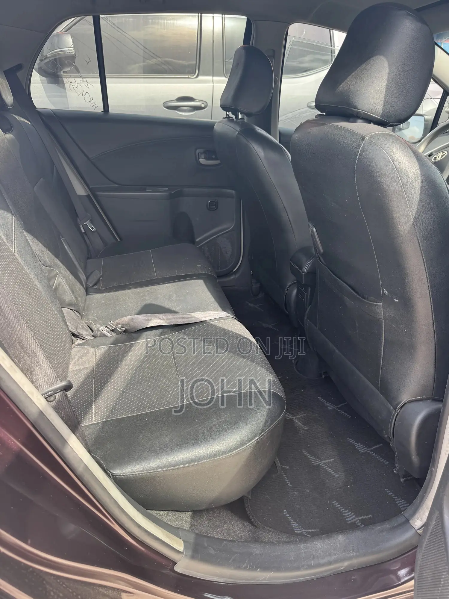 Toyota Yaris LE Hatchback 5dr 2012