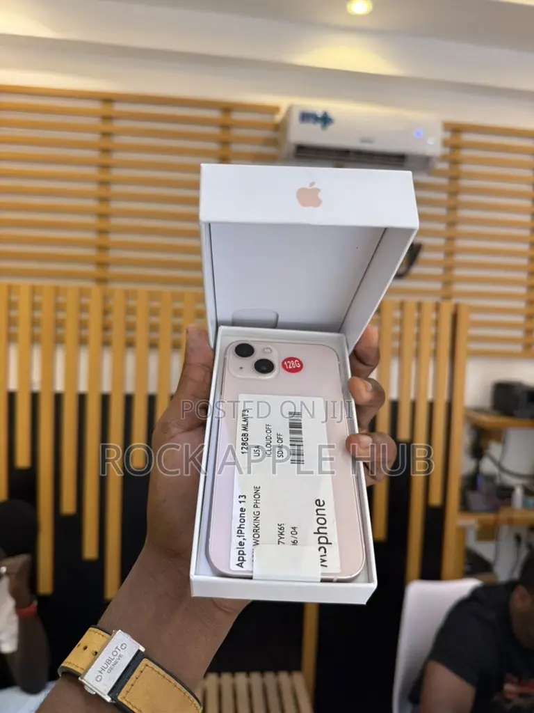 New Apple iPhone 13 128 GB Pink