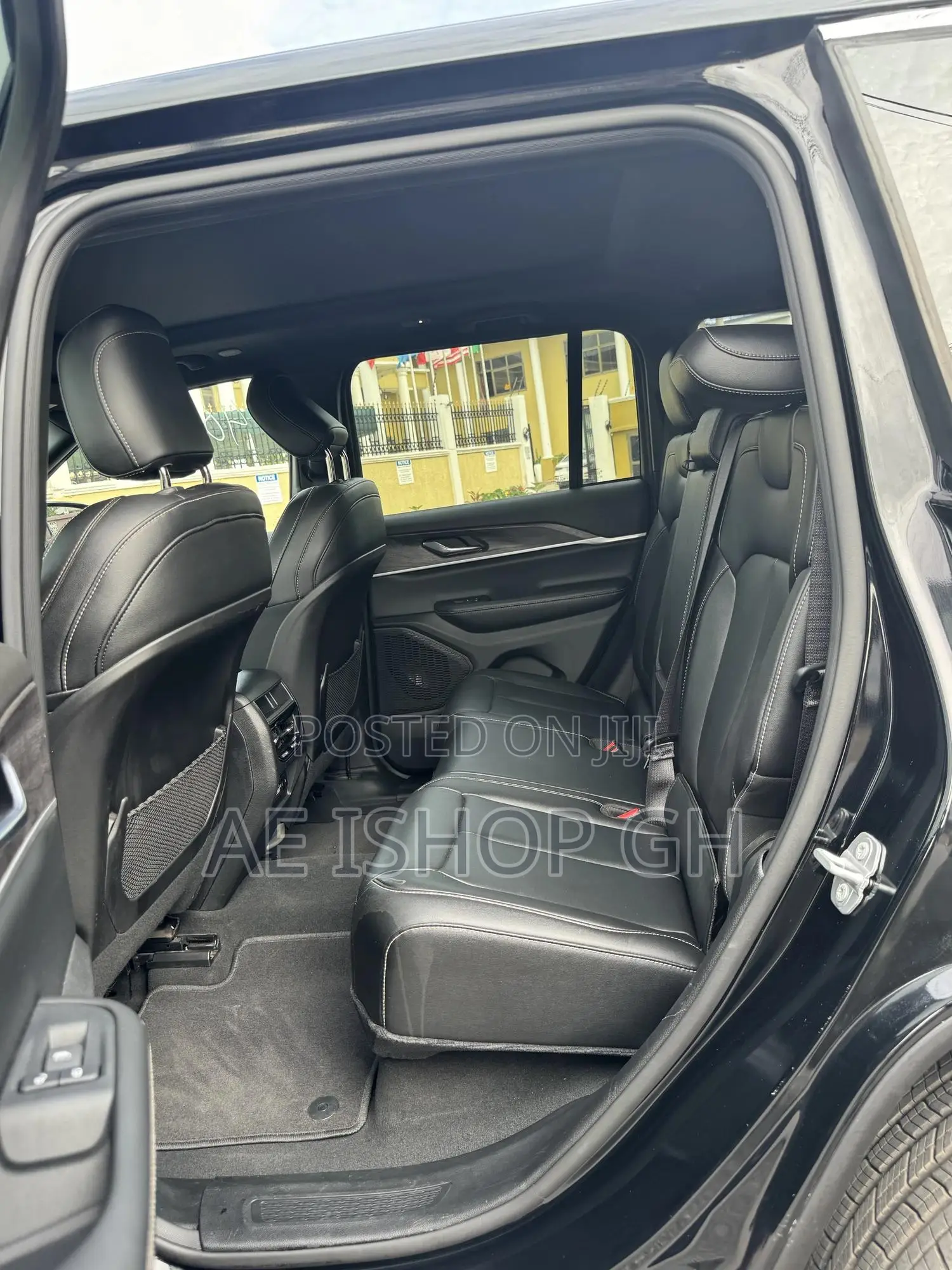 Jeep Grand Cherokee L Altitude 4WD 2024 Black