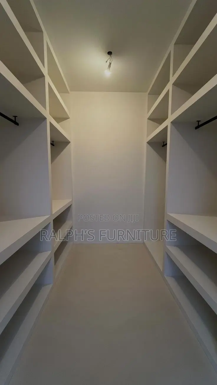Walkin Closet - Modern and Customizable