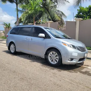 Toyota Sienna 2016 Silver