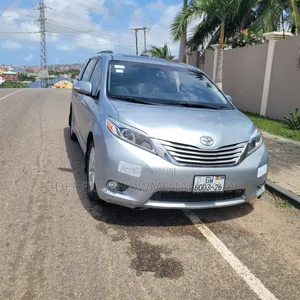 Toyota Sienna 2016 Silver