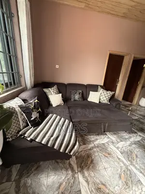 Sofa Bed / Couch With Pull Out Extension