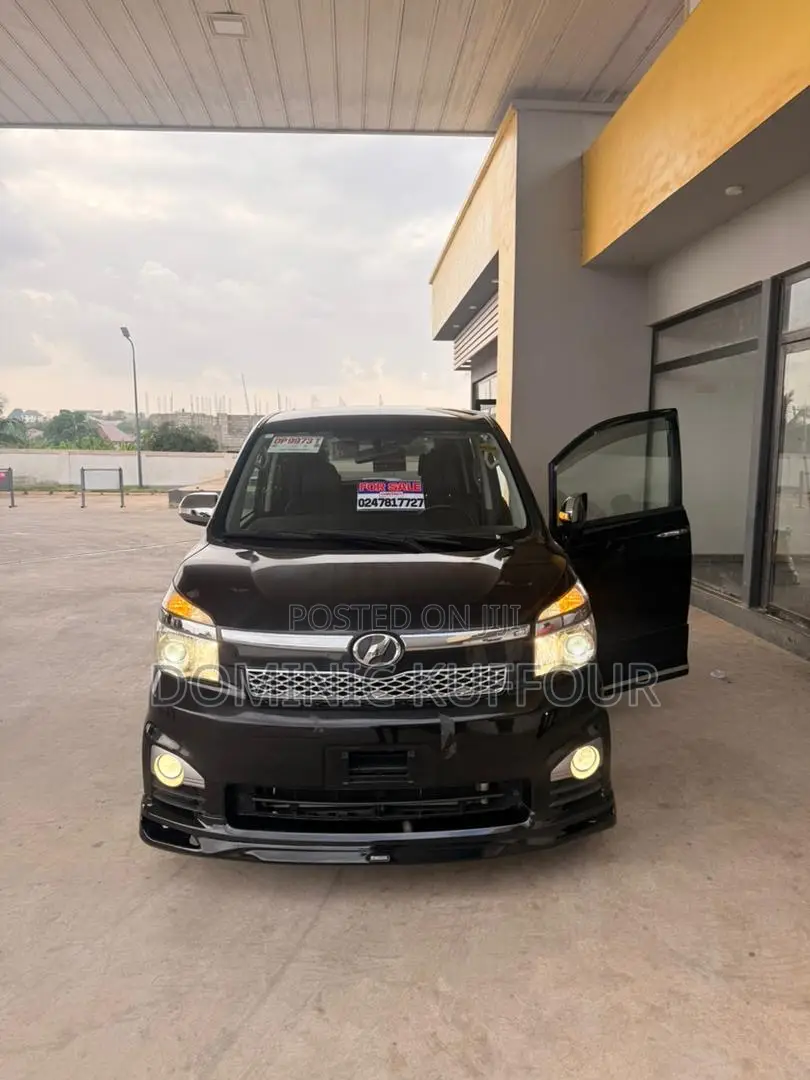 Toyota Voxy 2013 Black