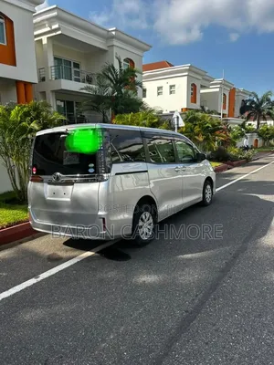 Toyota Voxy 2016 Silver