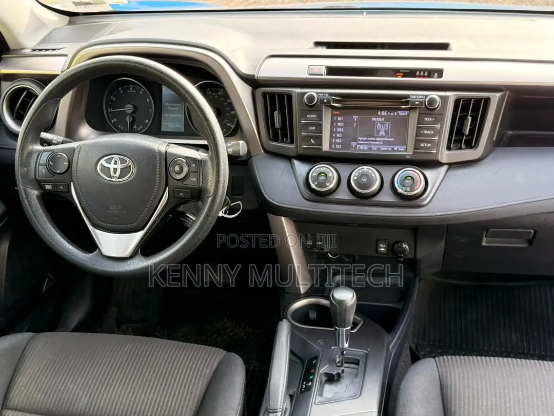 Toyota RAV4 LE 4dr SUV (2.5L 4cyl 6A) 2018 Blue