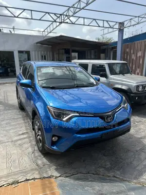 Toyota RAV4 LE 4dr SUV (2.5L 4cyl 6A) 2018 Blue
