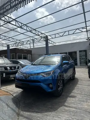 Toyota RAV4 LE 4dr SUV (2.5L 4cyl 6A) 2018 Blue