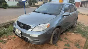 Toyota Matrix Hatchback FWD (1.8L 4cyl 5M) 2010 Gray