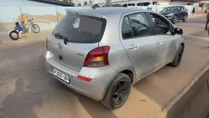 Toyota Yaris Base Hatchback 5dr 2010 Silver