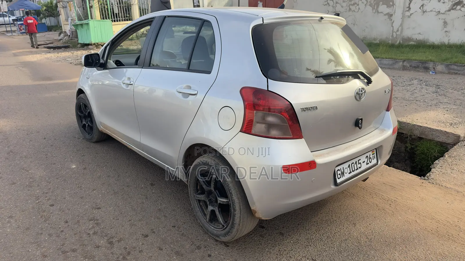 Toyota Yaris Base Hatchback 5dr 2010 Silver