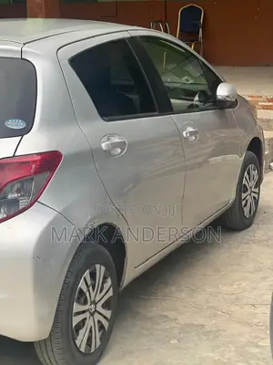 Toyota Vitz 2013 Silver
