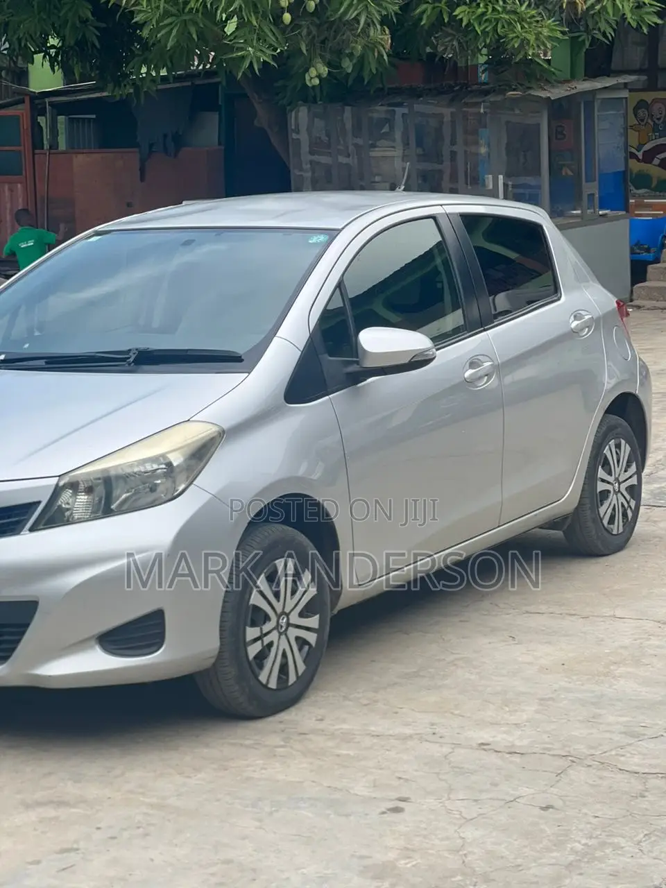 Toyota Vitz 2013 Silver