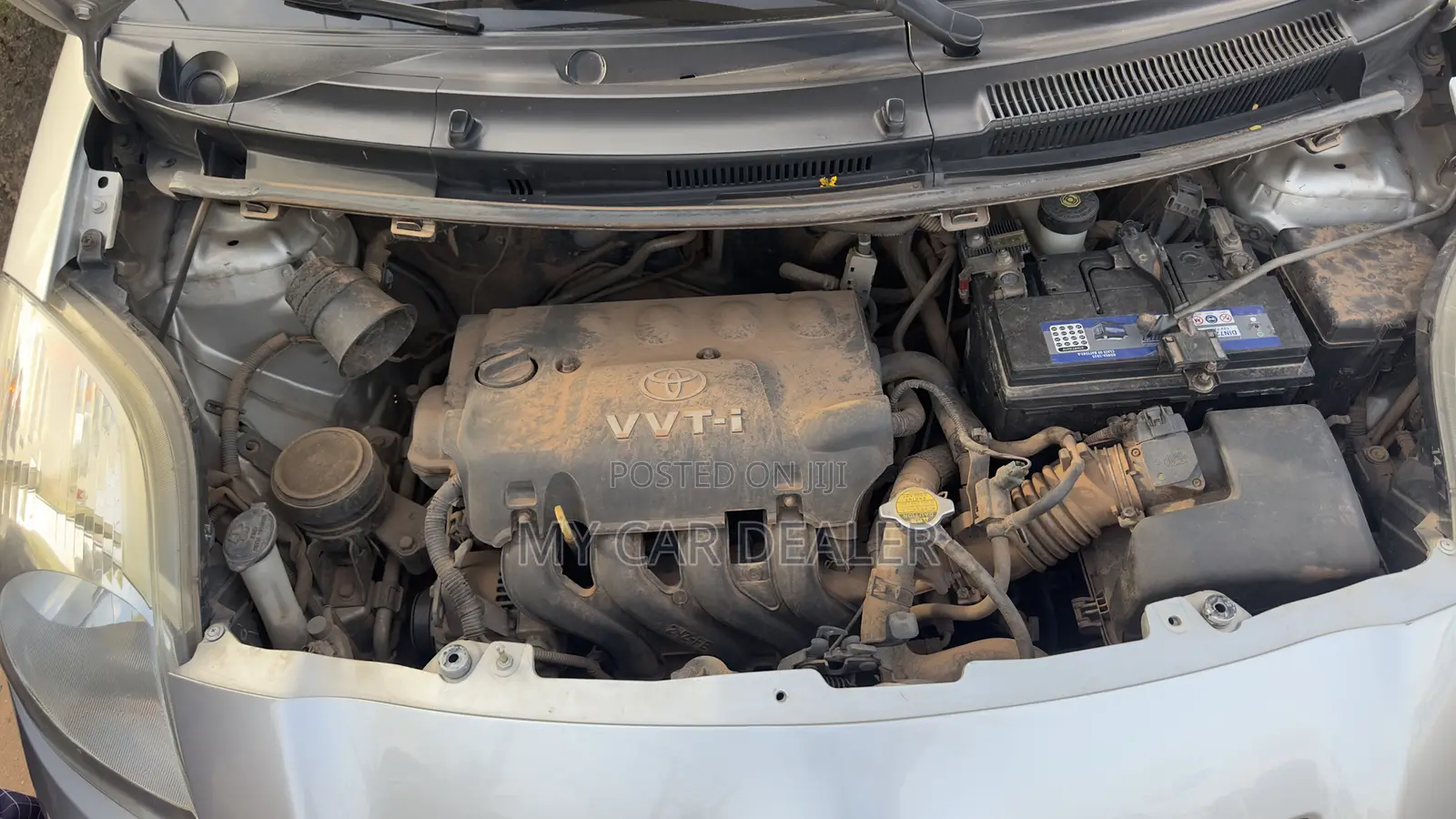 Toyota Yaris Base Hatchback 5dr 2010 Silver