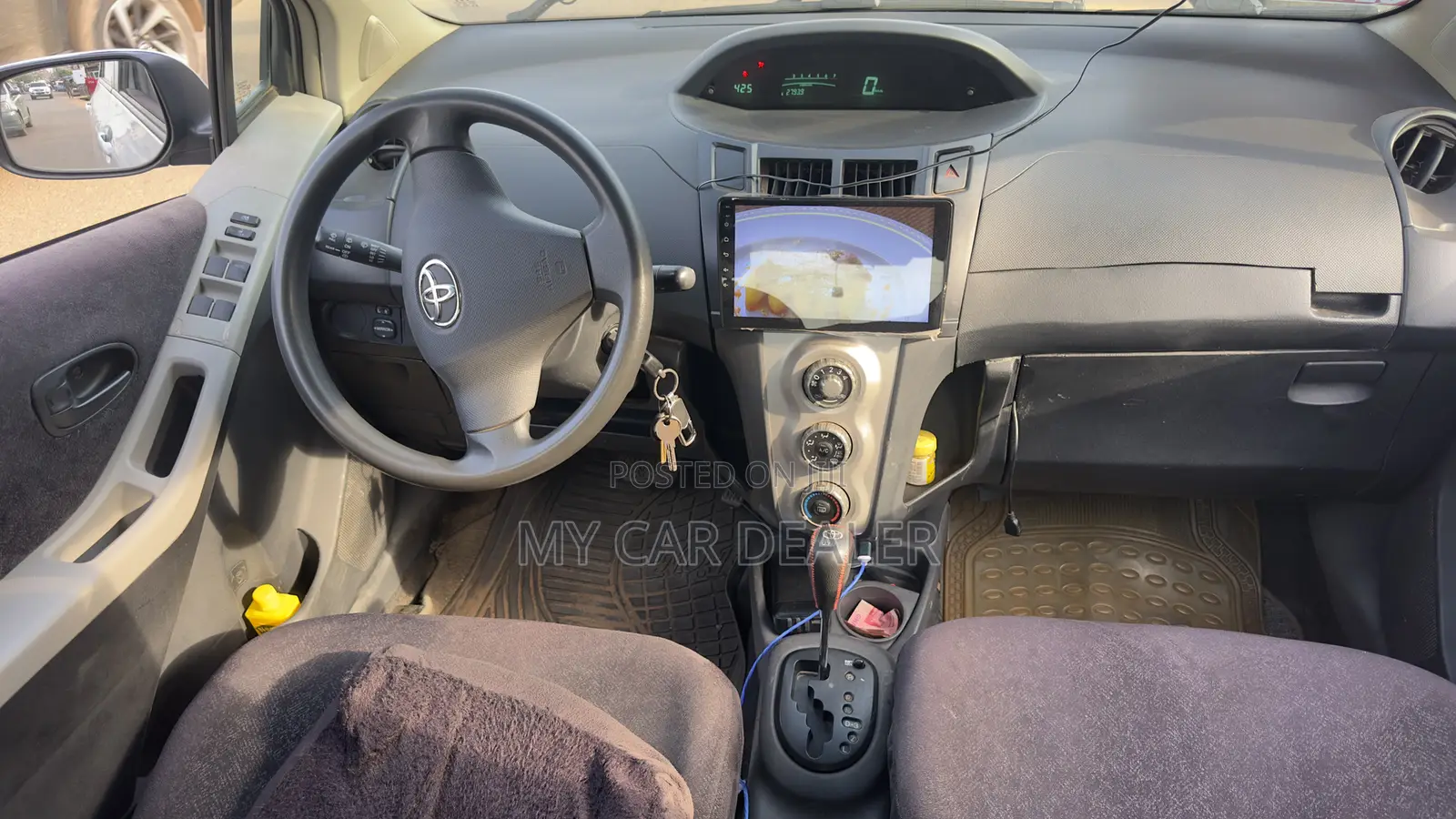 Toyota Yaris Base Hatchback 5dr 2010 Silver