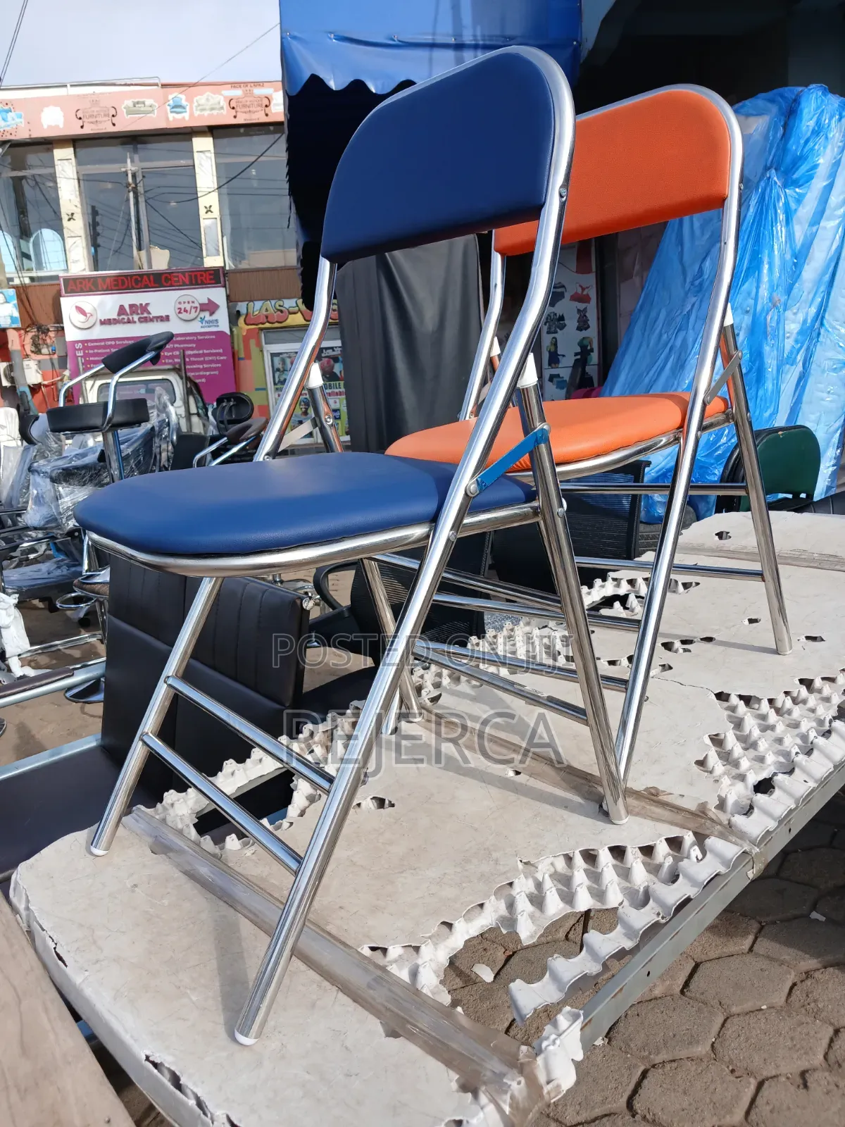 Quality Brand New Foldable Chair