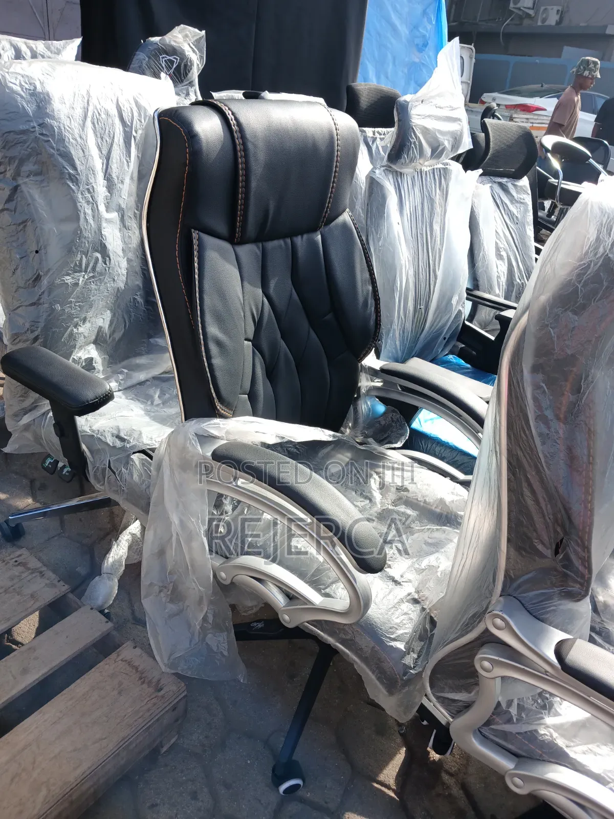 Adjustable Office Swivel Chair