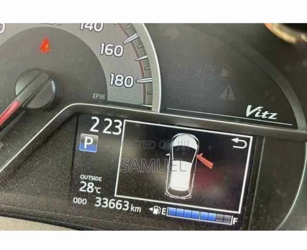 Toyota Vitz 2016 Silver