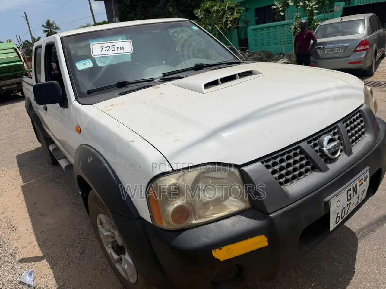 Nissan Hardbody 2015 White
