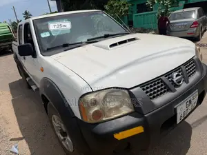 Nissan Hardbody 2015 White