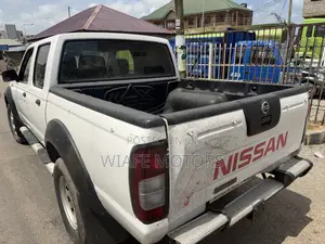 Nissan Hardbody 2015 White