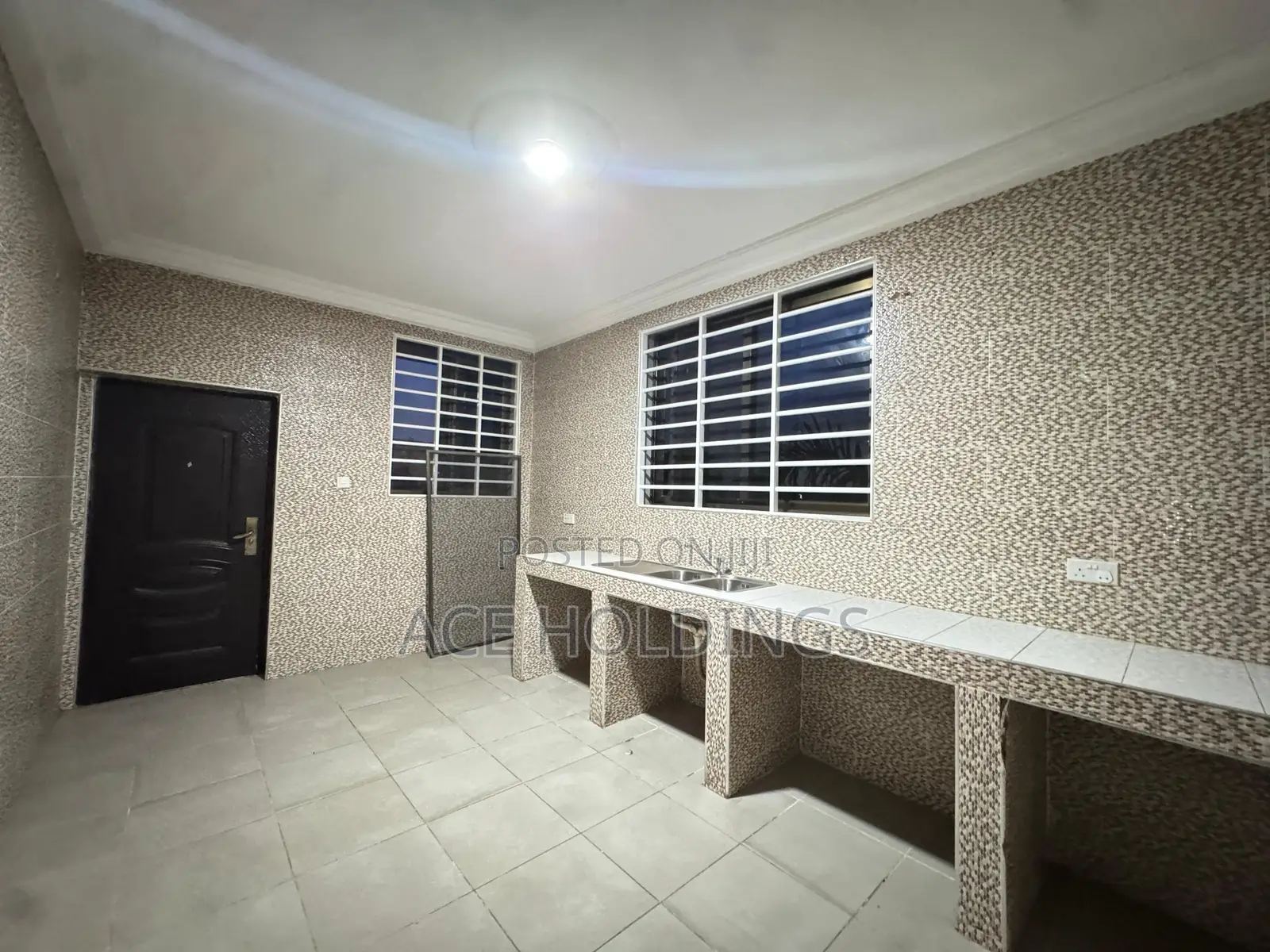 2bdrm Apartment in Lakeside for rent