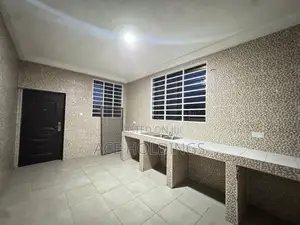 2bdrm Apartment in Lakeside for rent