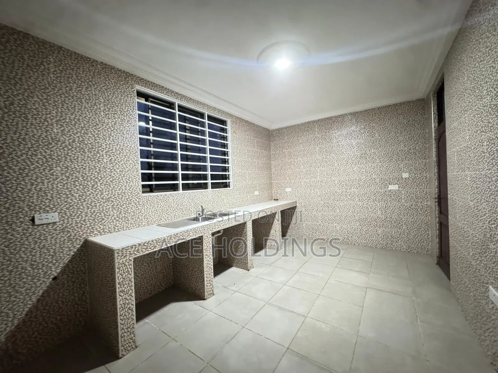 2bdrm Apartment in Lakeside for rent