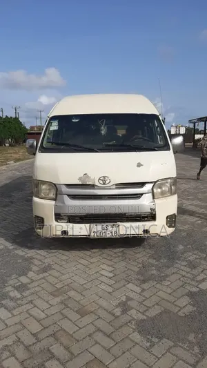 Toyota HiAce 220 2007 White