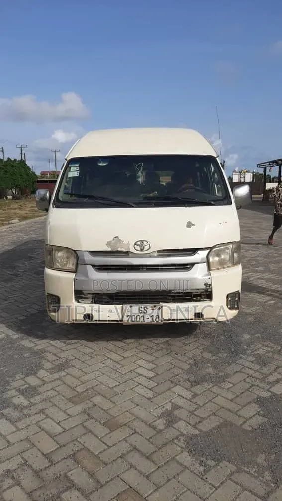 Toyota HiAce 220 2007 White