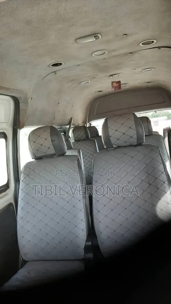 Toyota HiAce 220 2007 White