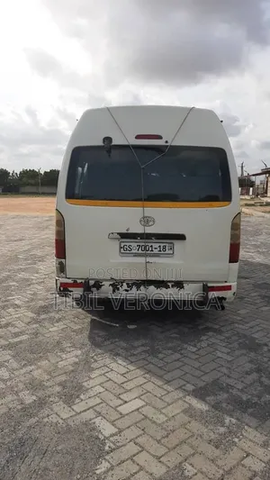 Toyota HiAce 220 2007 White