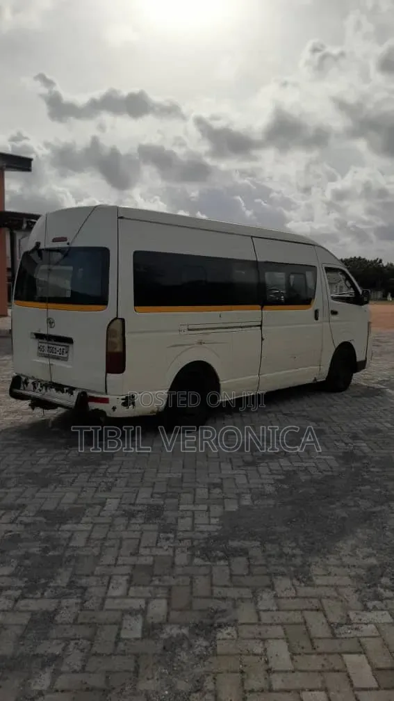Toyota HiAce 220 2007 White