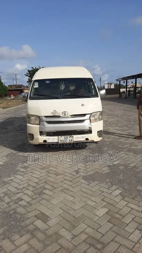 Toyota HiAce 220 2007 White