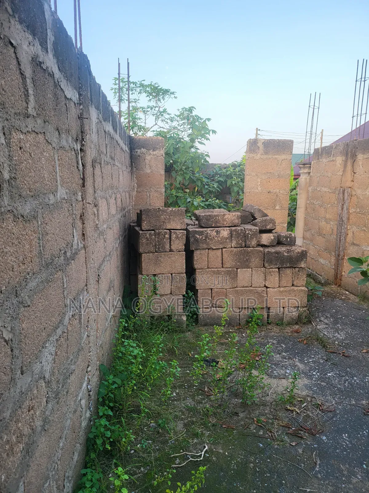 10bdrm House in At Nyaboo, Asante Akim Central Municipal for sale